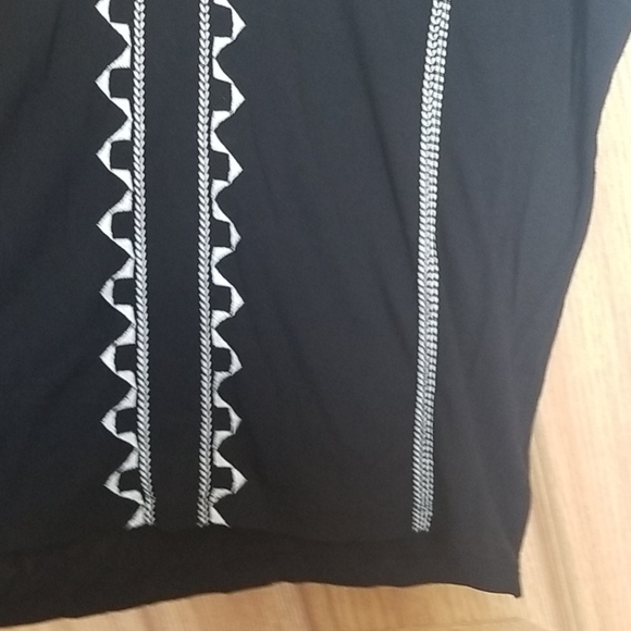 Black flowy top - Picture 4 of 4